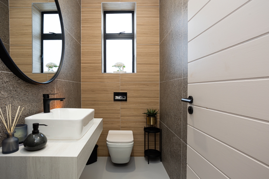 6 Bedroom Property for Sale in Winelands Western Cape